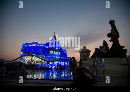 2016 Prem Mandir (der Tempel der göttlichen Liebe) in der Nacht in Vrindavan Mathura Uttar Pradesh Indien Asien, Stockfoto