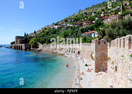 Die Türkei, in der Provinz von Antalya, Alanya, Stadtmauern und dockyard Stockfoto