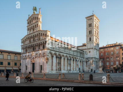Die Kathedrale von San Michele, in der Altstadt von Lucca, Tuascany, Italien. Stockfoto