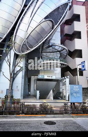 TOKYO, Japan - 29 November 2016: iidabashi Bahnhof in Tokio. Toei U-Bahn und Tokyo Metro sind 285 Stationen und haben 8,7 Millionen Benutzer täglich. Stockfoto