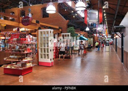 PITTSBURGH, USA - 29. JUNI 2013: die Menschen besuchen Station Square in Pittsburgh. Es handelt sich um eine retro style Shopping und Entertainment Complex, die bis 1897 zurückgehen Stockfoto