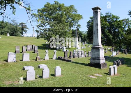 PITTSBURGH, USA - 30. JUNI 2013: Allegheny Cemetery in Pittsburgh, Pennsylvania, USA. Es stammt aus dem Jahre 1844 und umfasst 300 Hektar Land. Stockfoto