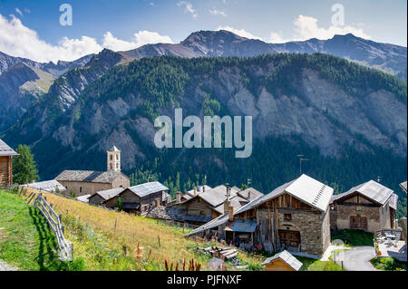 Frankreich. Hautes-Alpes (05), regionale Naturpark Queyras, Dorf Saint-Véran, 2042 m Höhe, der höchste Gemeinde Europas. Stockfoto