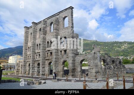 Aosta, Hauptstadt der autonomen Provinz Aosta, Italien: Das römische Theater Stockfoto