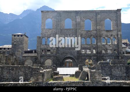 Aosta, Hauptstadt der autonomen Provinz Aosta, Italien: Das römische Theater Stockfoto