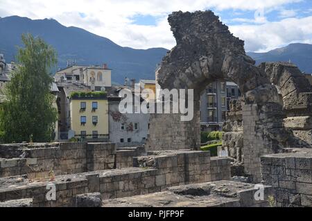 Aosta, Hauptstadt der autonomen Provinz Aosta, Italien: Das römische Theater Stockfoto