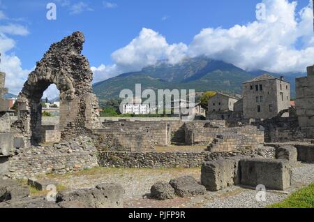 Aosta, Hauptstadt der autonomen Provinz Aosta, Italien: Das römische Theater Stockfoto