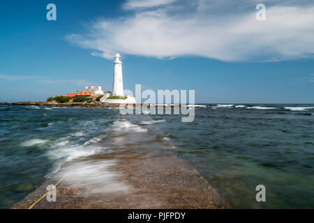 St. Mary's Leuchtturm auf der Northumbrian Küste in der Nähe der Stadt von Whitley Bay, England. Der Leuchtturm wurde im Jahr 1898 abgeschlossen. Stockfoto