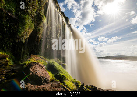 Grossen Wasserfall an der Lagune von Canaima in Venezuela, der an einem sonnigen Tag Stockfoto