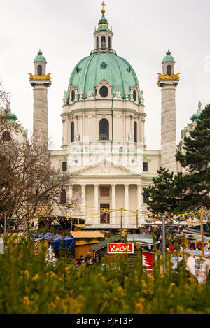 Karlskirche oder St. Karl Borromäus Barockkirche am Karlsplatz in Wien, Österreich. Stockfoto