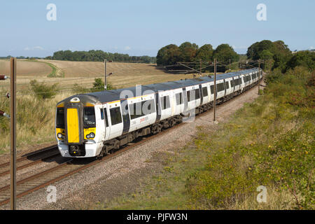 Ein paar der Klasse 379 Desiro elektrische Triebzüge Nummern 379022 und 379007 Form eine größere Anglia service Littlebury am 31. August 2018. Stockfoto