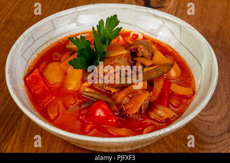 Traditionelle lagman Suppe mit Lammfleisch Stockfoto