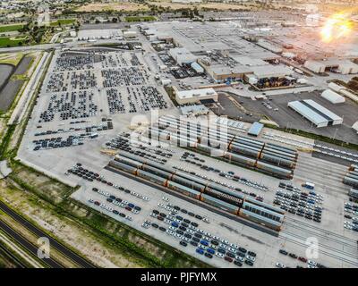 Luftaufnahme von der Ford Motor Company Automotive Company in Hermosillo, Sonora Mexico. Hunderte von neuen Autos.. Trasnport. Auto Stockfoto