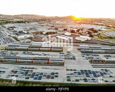 Luftaufnahme von der Ford Motor Company Automotive Company in Hermosillo, Sonora Mexico. Hunderte von neuen Autos.. Trasnport. Auto Stockfoto