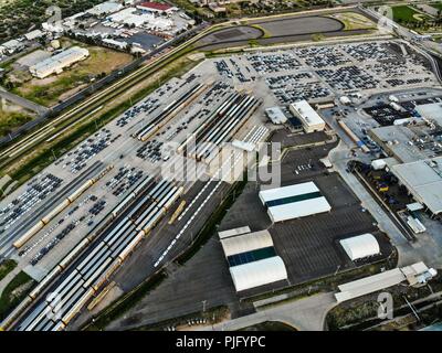 Luftaufnahme von der Ford Motor Company Automotive Company in Hermosillo, Sonora Mexico. Hunderte von neuen Autos.. Trasnport. Auto Stockfoto