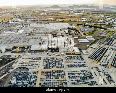 Luftaufnahme von der Ford Motor Company Automotive Company in Hermosillo, Sonora Mexico. Hunderte von neuen Autos.. Trasnport. Auto Stockfoto