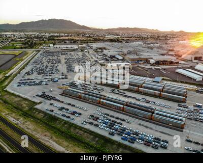Luftaufnahme von der Ford Motor Company Automotive Company in Hermosillo, Sonora Mexico. Hunderte von neuen Autos.. Trasnport. Auto Stockfoto