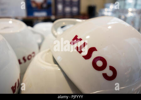 Gestapelte Costa Coffee cups Stockfoto