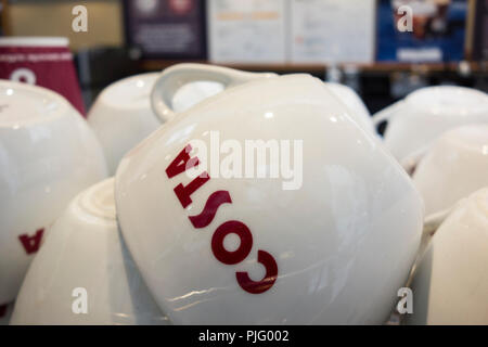 Gestapelte Costa Coffee cups Stockfoto