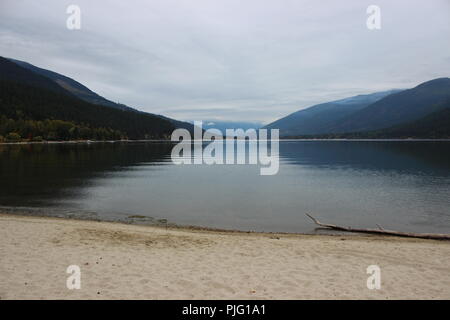 Kootenay See im Herbst Stockfoto