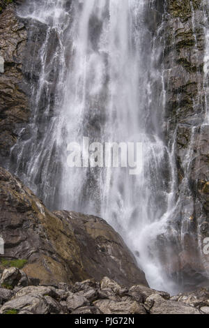 Der höchste Wasserfall in Südtirol: Die partschins Wasserfall, 98 m hoch Stockfoto