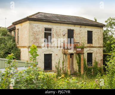 Abriss von Redditch Nadel Werk Abel Morrall Ltd., die durch einen Brand im Jahre 1980 zerstört wurde, neben dem Bahnhof im Stadtzentrum gelegen. Stockfoto