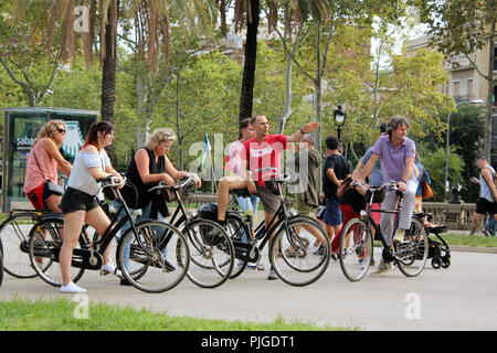 Barcelona Fahrrad tour guide mit Gruppe in Barcelona Katalonien Spanien Stockfoto
