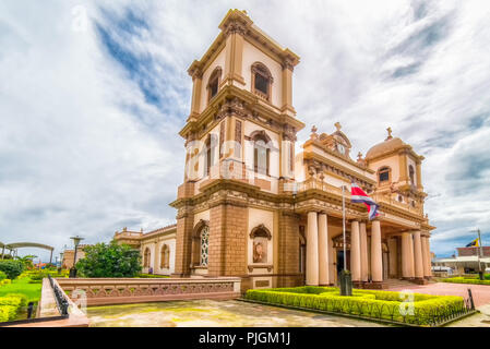 Außenansicht der katholischen Basilika Kirche in Naranjo, Alajuela, Costa Rica Stockfoto