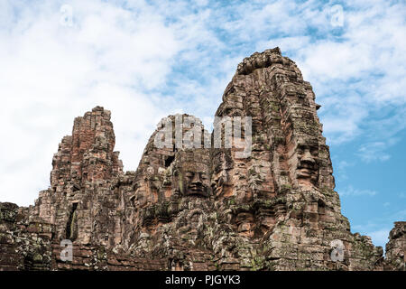 Stein Wandmalereien und Statue Bayon Tempel Angkor Thom, Angkor Wat, Siem Reap, Kambodscha Stockfoto