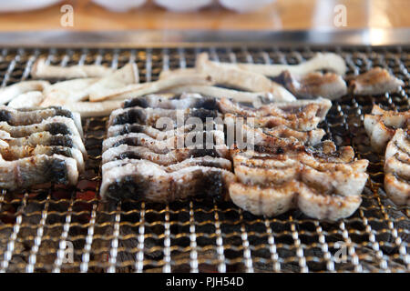 Sehr lecker gebratenen Aal vorbereiten und bereit zu essen Stockfoto