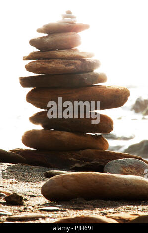 Cairn von Felsen, Blast Strand an der Durham Heritage Coast, Dawdon, County Durham, UK Stockfoto