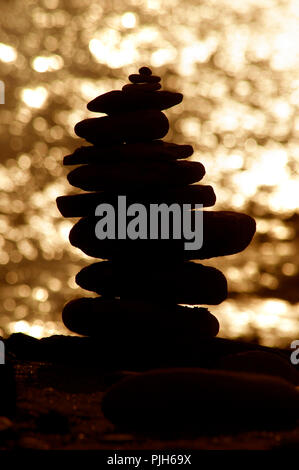 Cairn von Felsen, Blast Strand an der Durham Heritage Coast, Dawdon, County Durham, UK Stockfoto