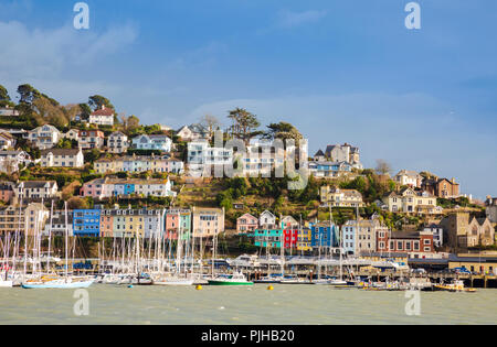 Kingswear über den Fluss Dart von Dartmouth Kai, England Stockfoto