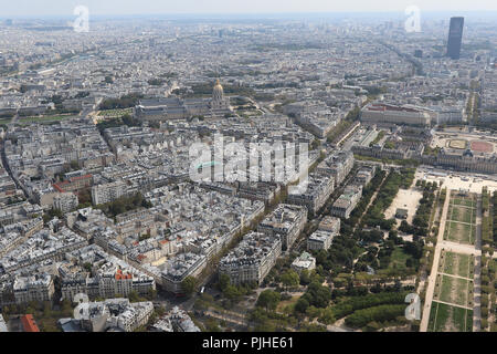 Les Invalides, Park Champ de Mars, Blick vom Eiffelturm, Paris Im Herbst, Paris, Frankreich, 03. September 2018, Foto von Richard Goldschmidt Stockfoto