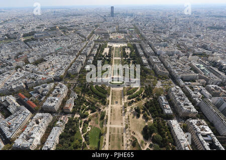 Les Invalides, Park Champ de Mars, Blick vom Eiffelturm, Paris Im Herbst, Paris, Frankreich, 03. September 2018, Foto von Richard Goldschmidt Stockfoto