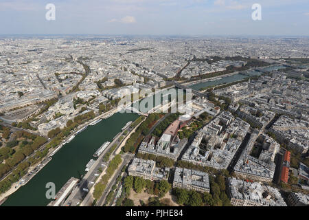 Seine, Blick vom Eiffelturm, Paris Im Herbst, Paris, Frankreich, 03. September 2018, Foto von Richard Goldschmidt Stockfoto