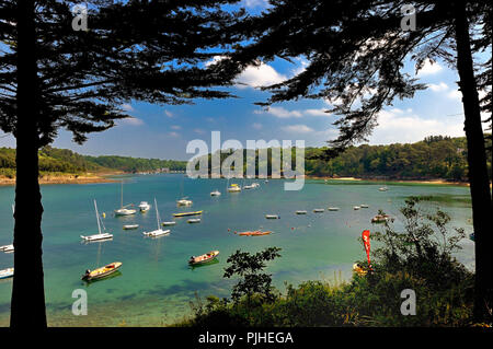 Frankreich, Nordwesten Frankreich, Bretagne, kerfany-les-Pins, Schiffe, die stationär an der Ria de Belon Stockfoto