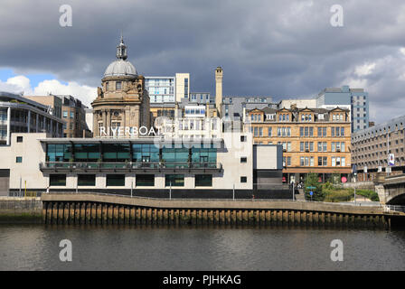 Die Grosvenor Casino und Grill Flussschiff, auf Broomielaw durch den Fluss Clyde in Glasgow, UK Stockfoto