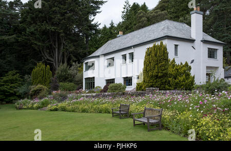 Inverewe Haus, Poolewe, Schottland, fotografiert aus dem Garten an einem klaren Sommer. Stockfoto