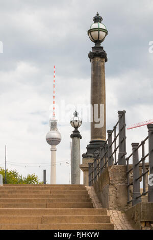 Blick auf den Berliner Fernsehturm. Stockfoto