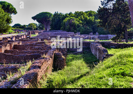 Blick von der republikanischen Lager in den archäologischen Ausgrabungen von Ostia Antica - Rom Stockfoto