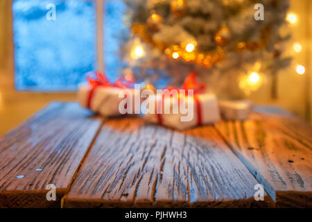 Unscharf Weihnachtsbaum und Lichter für Montage Stockfoto