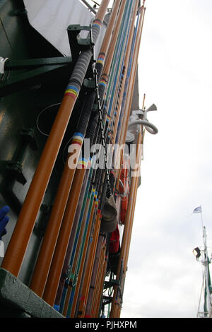 MSC-zertifizierte Weißer Thunfisch Troll und Pol&line Fischereiflotte in Getaria Hafen (Baskenland) Stockfoto