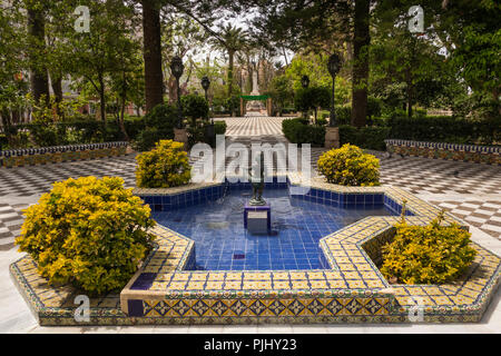 Spanien, Cadiz, Alameda Apodaca, Brunnen in Waterfront Park Stockfoto