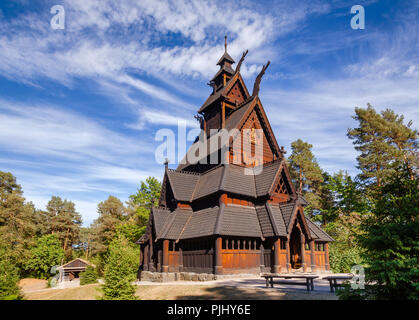 Holz- Gol Stabkirche (Gol Stavkyrkje) in den Norwegischen Museum für Kulturgeschichte an der Halbinsel Bygdoy in Oslo, Norwegen, Skandinavien rekonstruiert Stockfoto