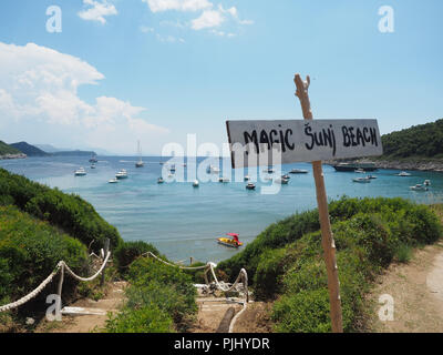 Blick auf den schönen Strand Sunji Beach in Insel Lopud an einem sonnigen Sommertag. Dubrovnik, Croata Stockfoto