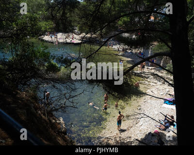 Dubrovnik, Kroatien - Juli 06, 2018: das Tote Meer, die natürlichen kleinen See in der Mitte der Insel Lokrum, Dubrovnik, Kroatien Stockfoto