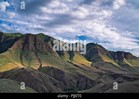 Die unbefestigte Straße gegraben Bar enden auf der Oregon Seite des Snake River und bietet einen spektakulären Blick auf den Imnaha River Canyon entlang der Weise. Stockfoto