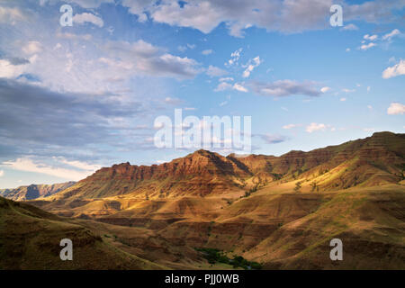 Die unbefestigte Straße gegraben Bar enden auf der Oregon Seite des Snake River und bietet einen spektakulären Blick auf den Imnaha River Canyon entlang der Weise. Stockfoto