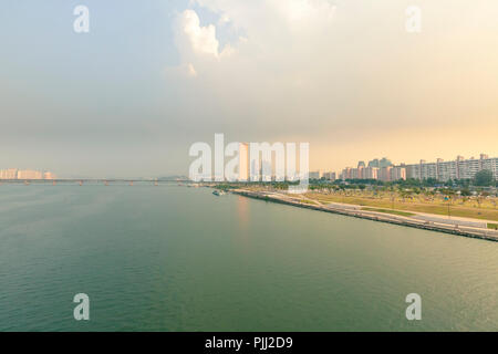 Seoul, Südkorea - 25. September 2015: hangang River Park abend Landschaft malerischen Blick auf den Fluss Bank öffentliche Erholungsraum, Seoul Stockfoto